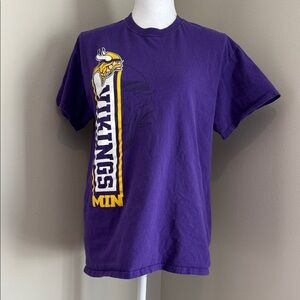 NFL | Minnesota Vikings Graphic Short Sleeve Tee | Adult Medium